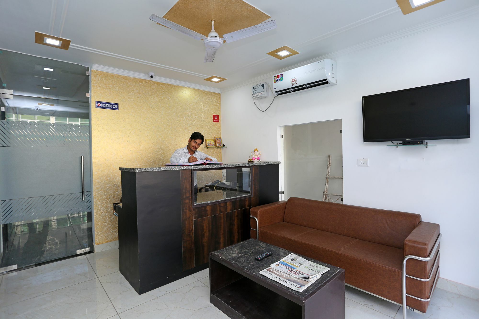 Hotel Aero Stay Yeni Delhi Dış mekan fotoğraf