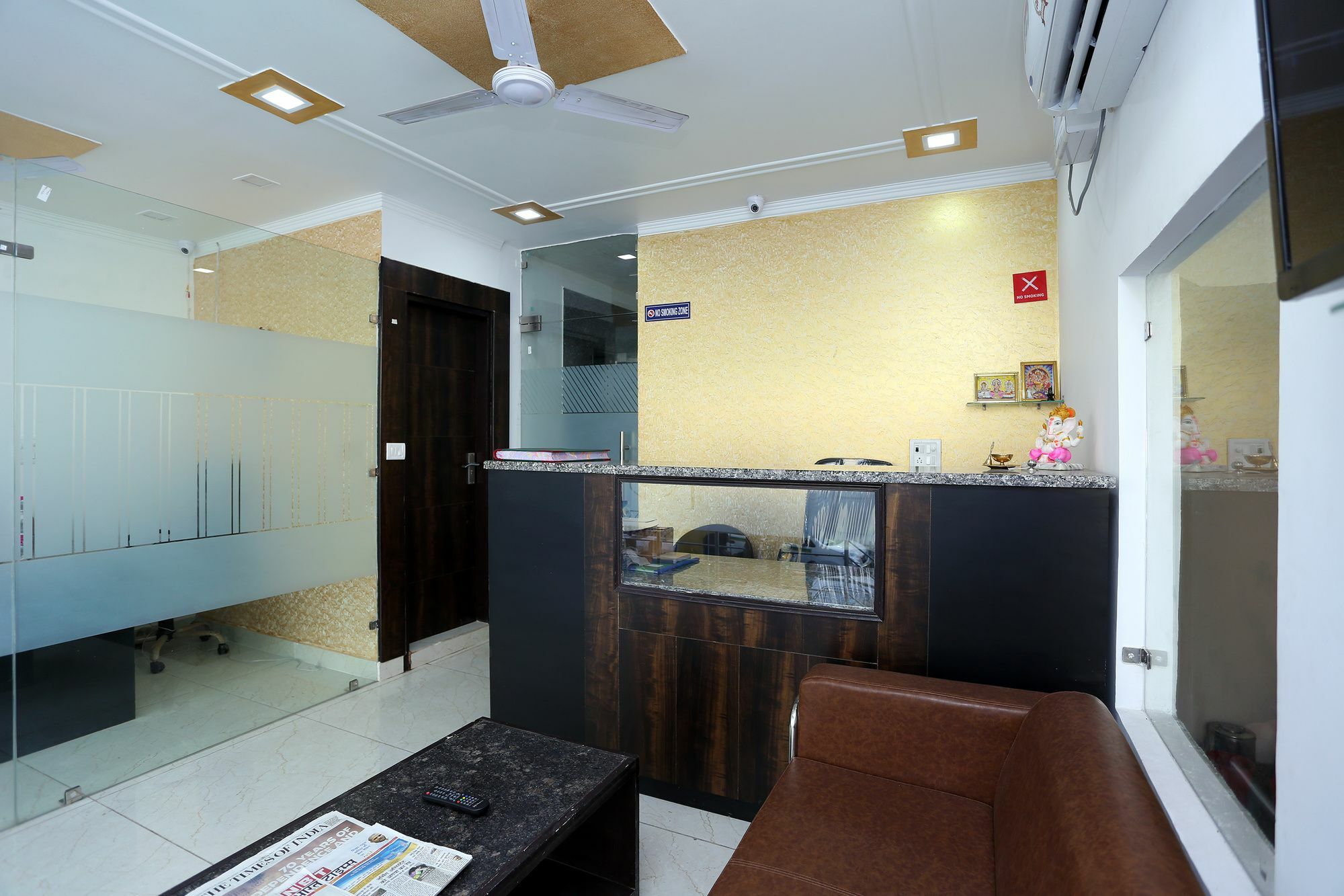 Hotel Aero Stay Yeni Delhi Dış mekan fotoğraf